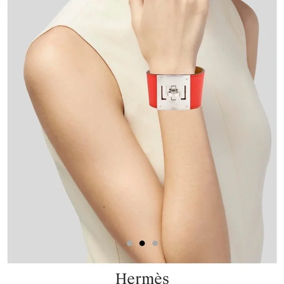 Leather Hermès Kelly Dog bracelet with palladium-plated turn-lock closure. - Picture 4 of 4